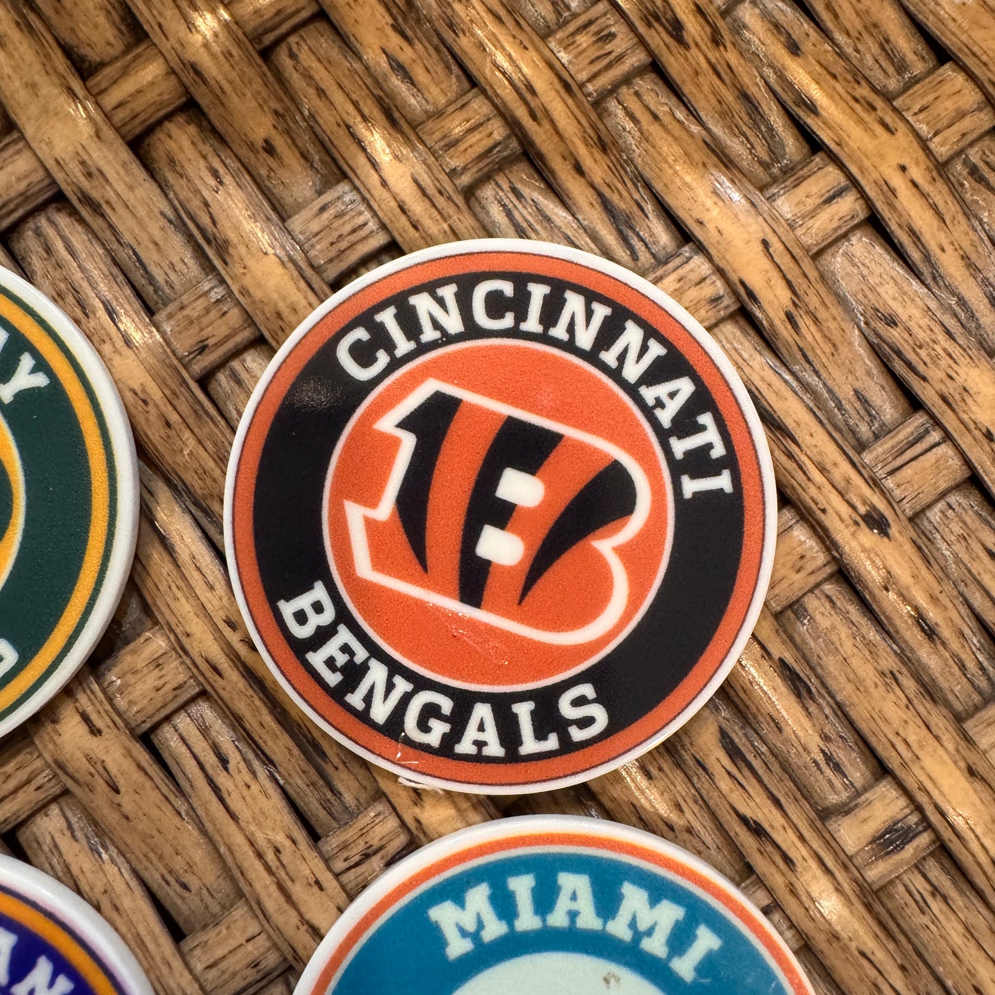 Acrylic Flatback, Single Pc. NFL Football Teams Round No Glitter