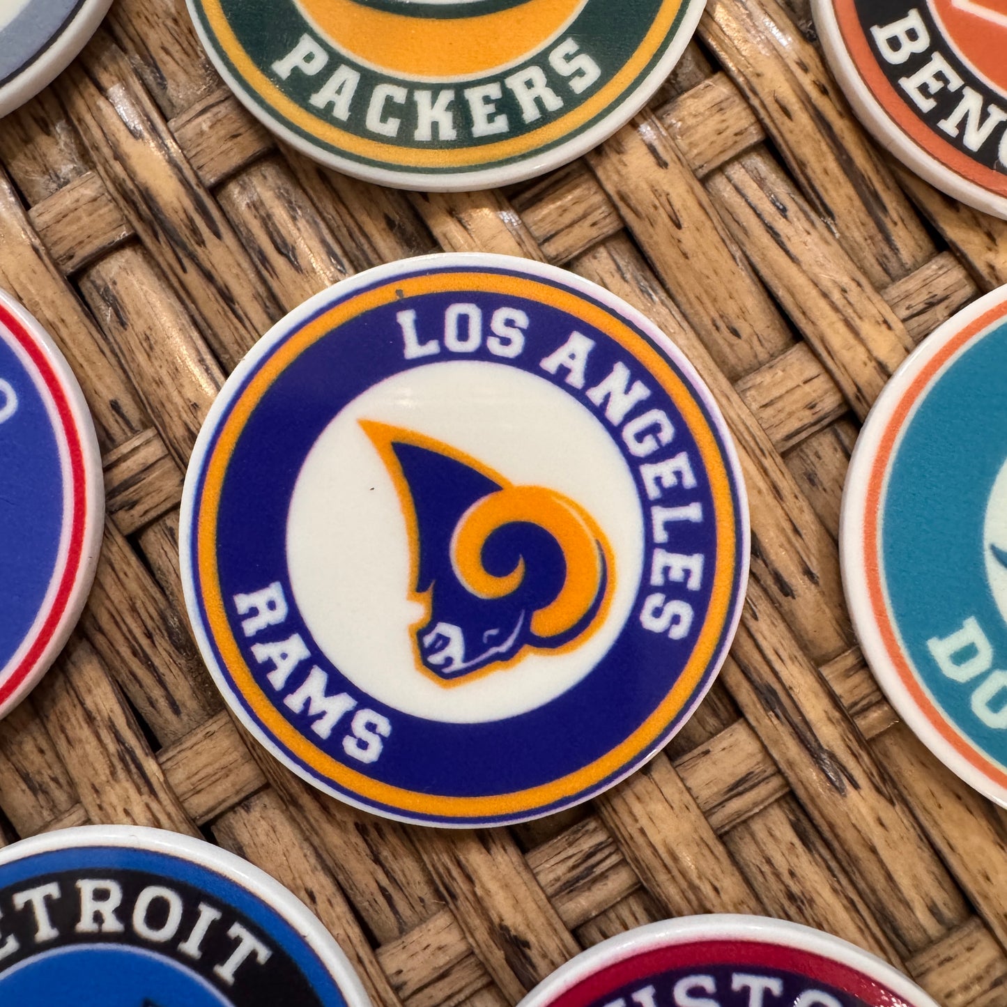 Acrylic Flatback, Single Pc. NFL Football Teams Round No Glitter