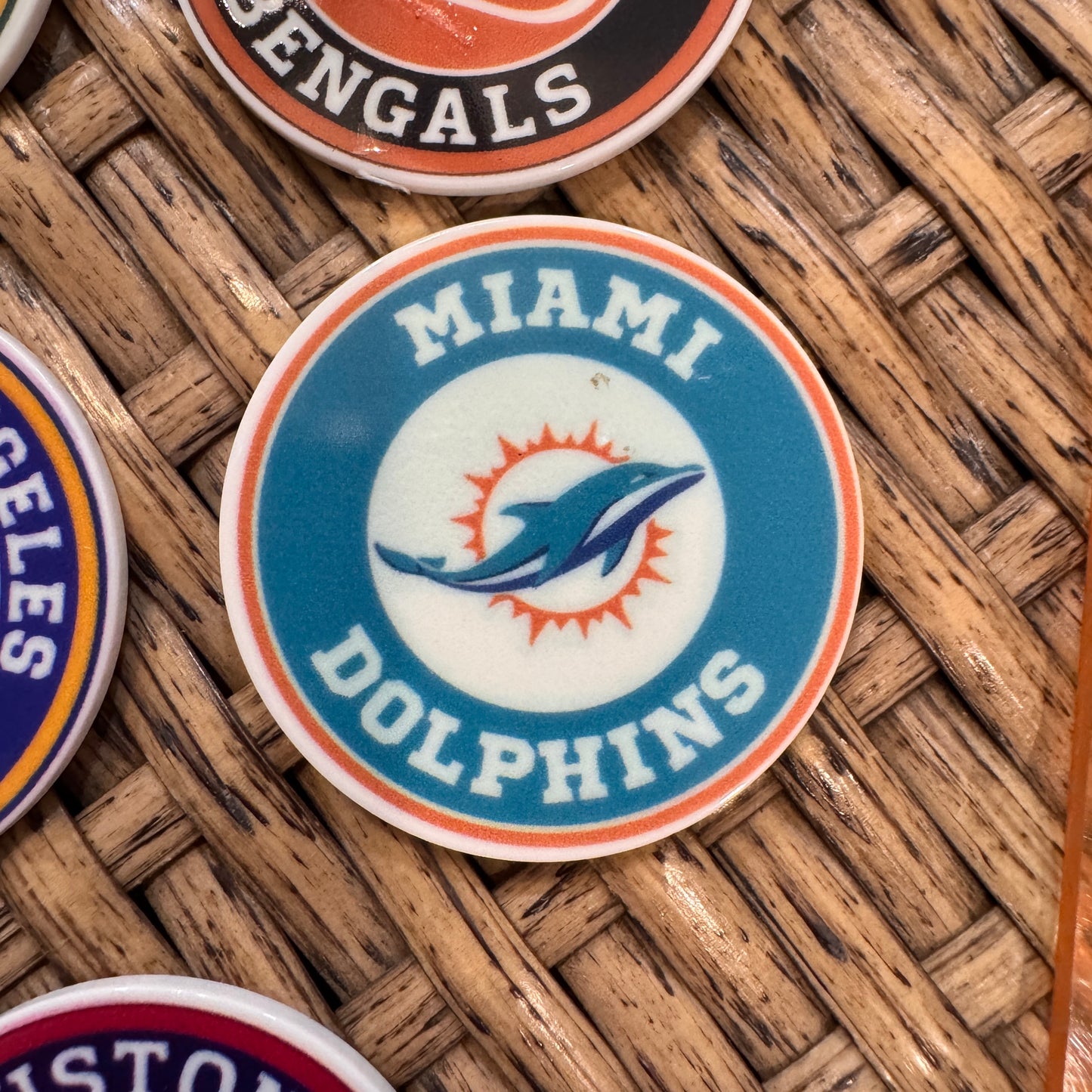 Acrylic Flatback, Single Pc. NFL Football Teams Round No Glitter