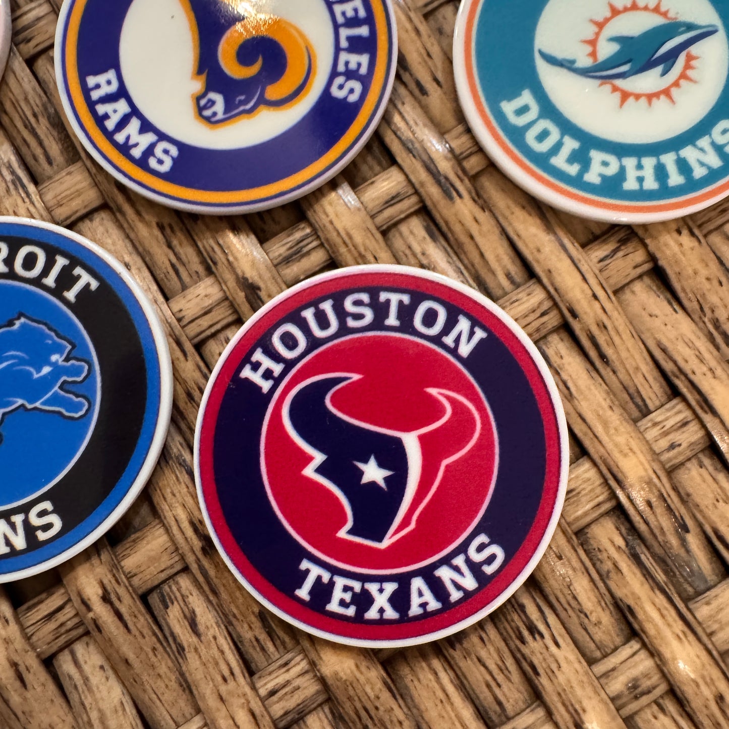 Acrylic Flatback, Single Pc. NFL Football Teams Round No Glitter