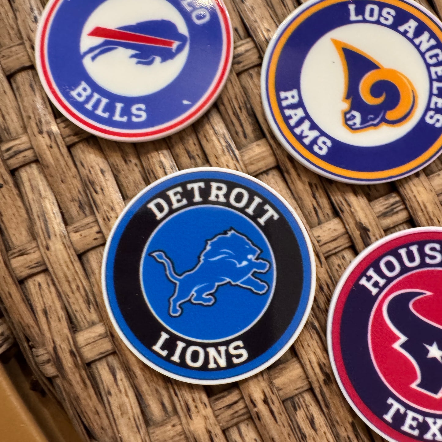 Acrylic Flatback, Single Pc. NFL Football Teams Round No Glitter
