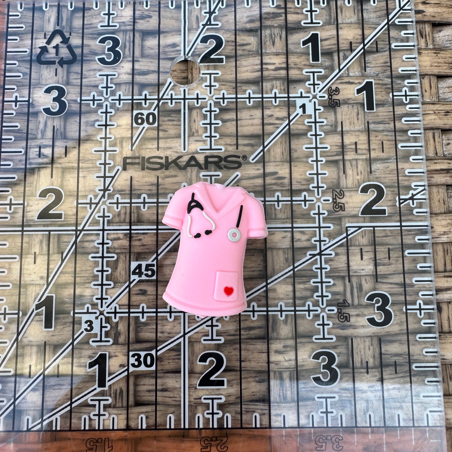 Silicone Flocal Bead Nurse pink scrubs 3D