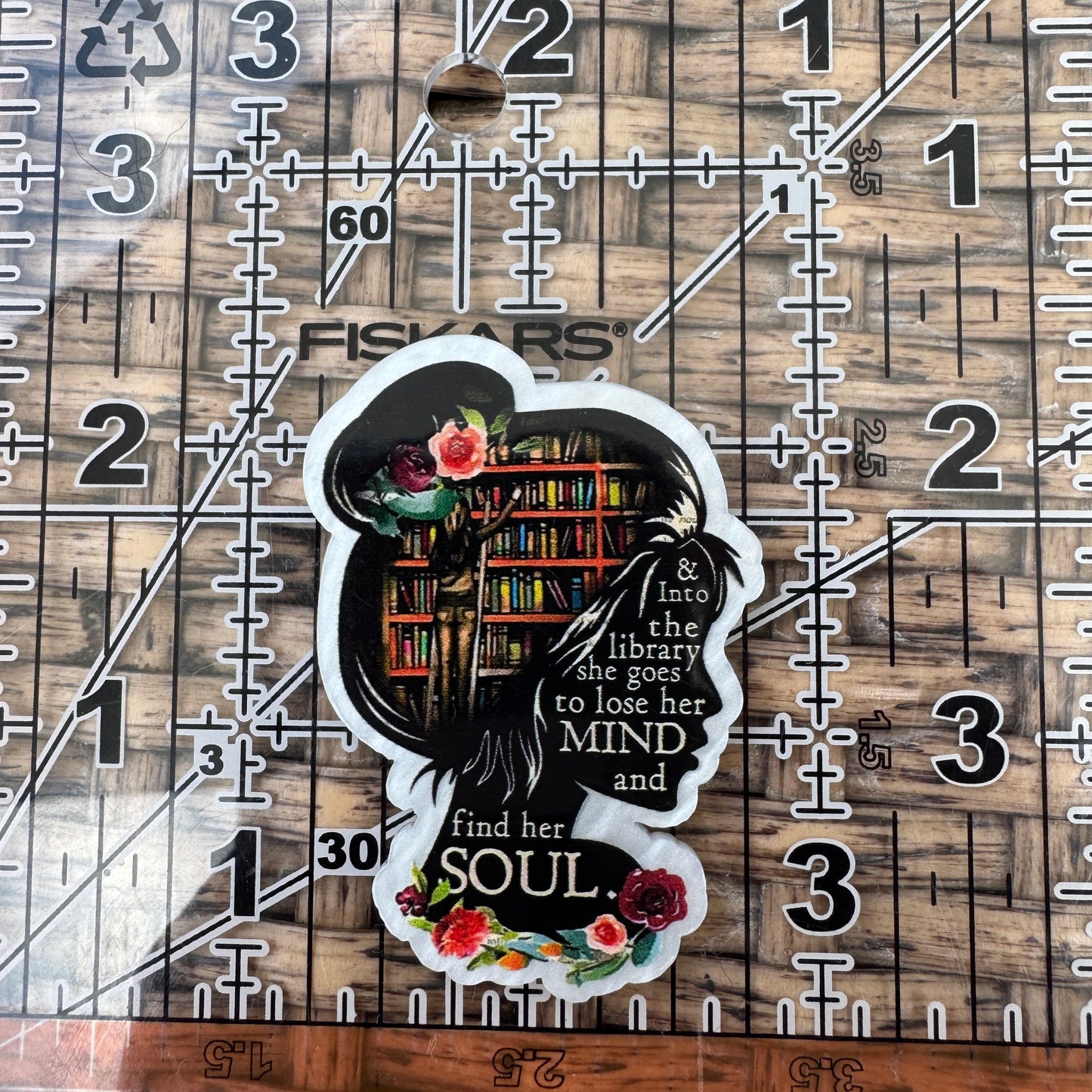 Into the Library she goes, Flatback, Planar, Cabochon, Single Pc.